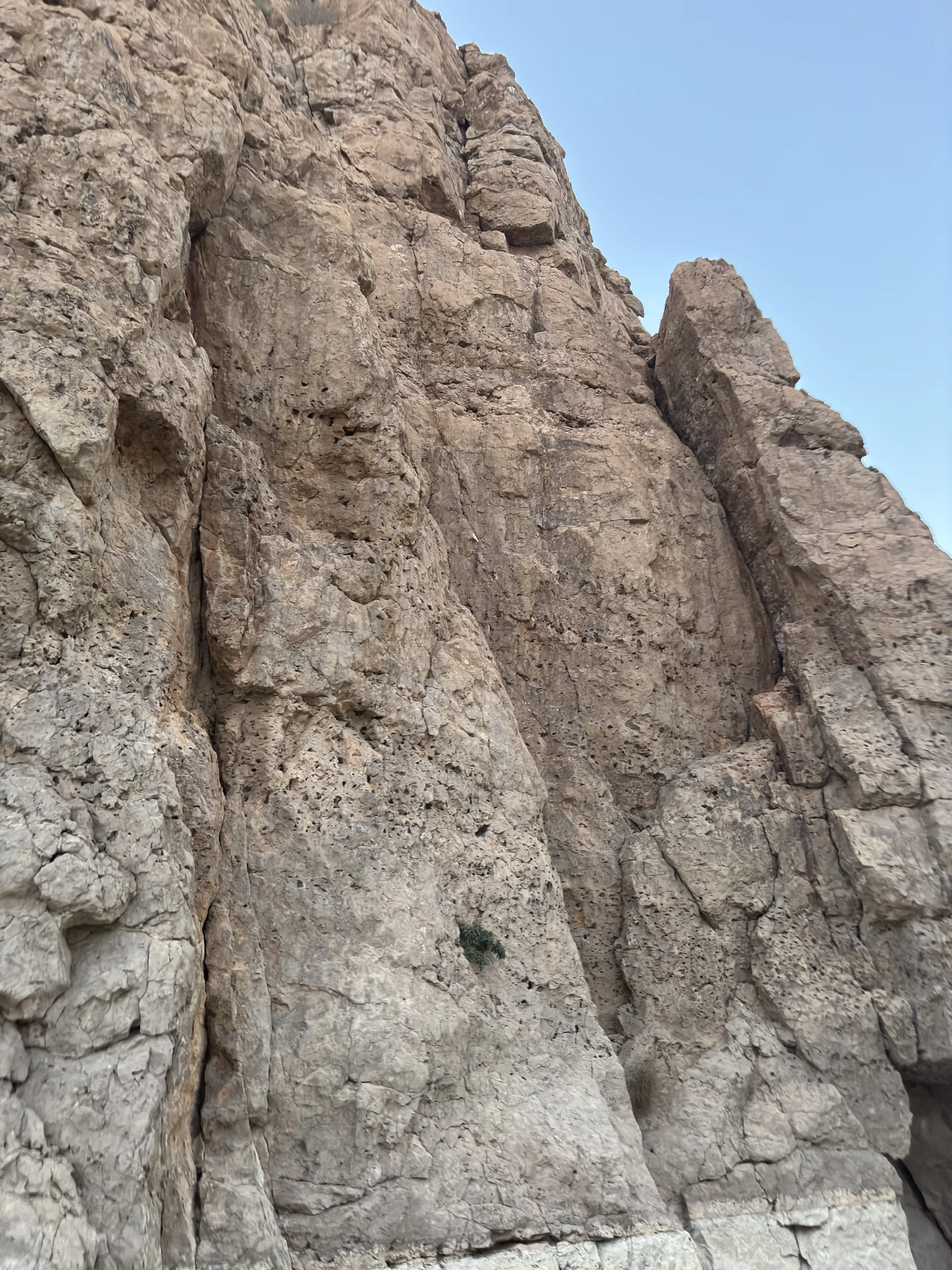 Wadi Quirat / Daykah — steep canyon limestone 3