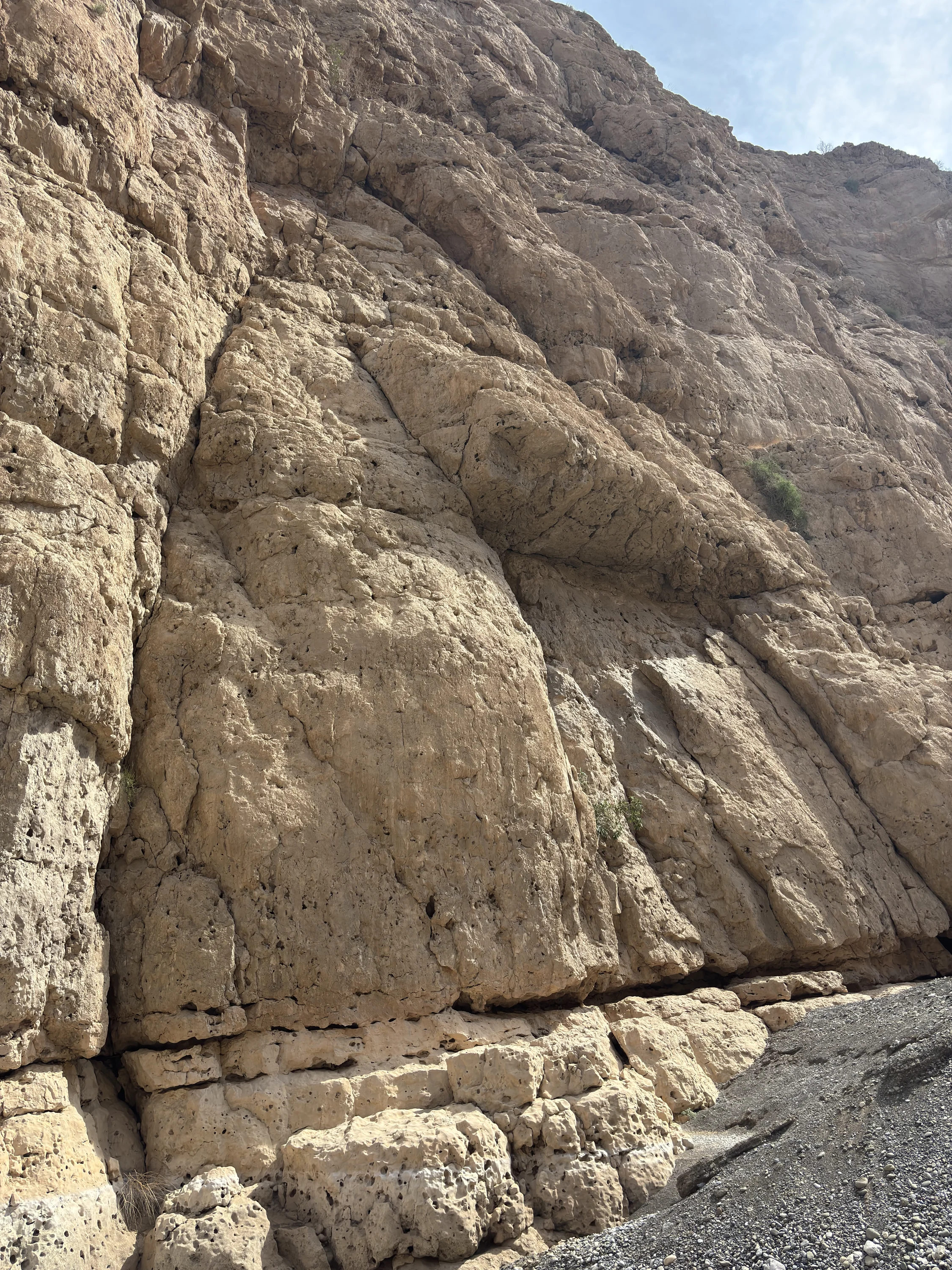 Wadi Quirat / Daykah — steep canyon limestone 2